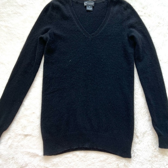 Bloomingdale’s cashmere sweater - Picture 3 of 4